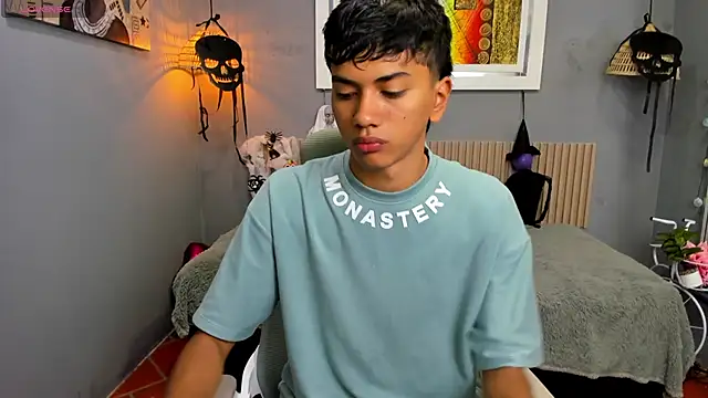 Snapshot of markbowie chatting on November 6, 2025, 2:10 pm markbowie online show from November 6, 2025, 2:10 pm