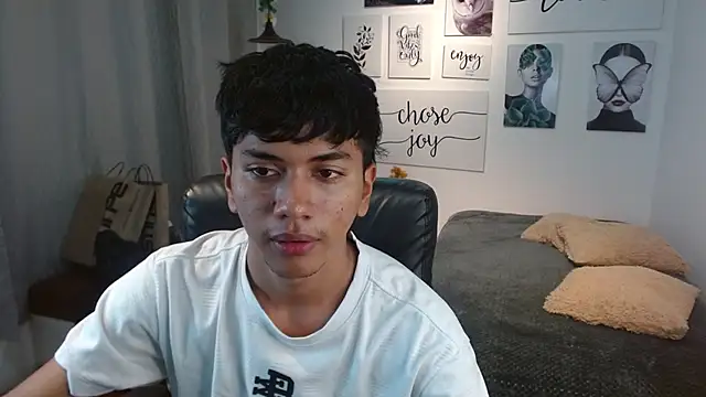 Snapshot of markbowie chatting on November 28, 2025, 6:52 pm markbowie online show from November 28, 2025, 6:52 pm