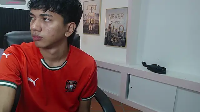 Snapshot of markbowie chatting on November 30, 2025, 2:18 pm markbowie online show from November 30, 2025, 2:18 pm