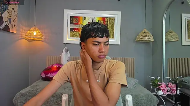 Snapshot of markbowie chatting on November 7, 2025, 11:48 am markbowie online show from November 7, 2025, 11:48 am