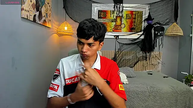 Snapshot of markbowie chatting on October 30, 2025, 1:42 pm markbowie online show from October 30, 2025, 1:42 pm