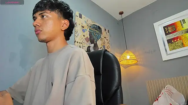 Snapshot of markbowie chatting on December 13, 2025, 8:04 pm markbowie online show from December 13, 2025, 8:04 pm