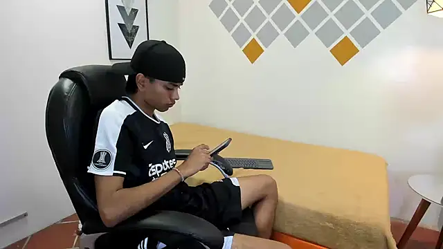 Snapshot of markbowie chatting on October 23, 2025, 1:10 pm markbowie online show from October 23, 2025, 1:10 pm