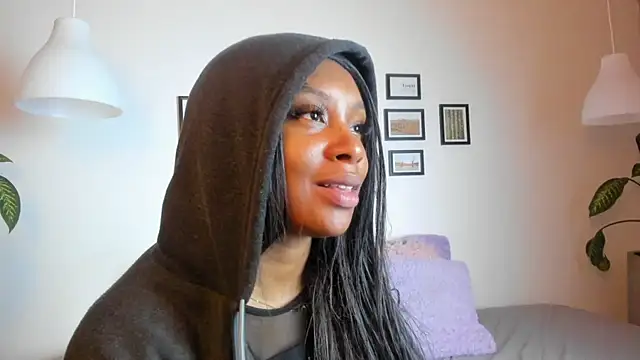 Coco joness online show from November 20, 2025, 8:09 pm