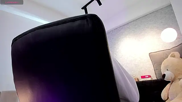 Snapshot of lily_cash1 chatting on February 17, 2026, 12:46 pm lily cash1 online show from February 17, 2026, 12:46 pm