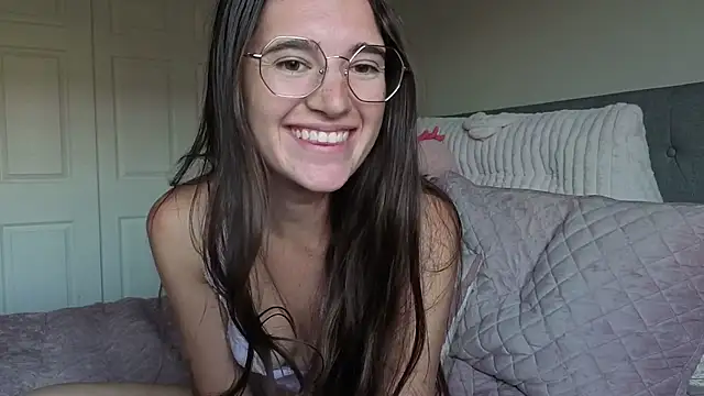 Snapshot of bambifarrina chatting on June 4, 2026, 12:37 am bambifarrina online show from June 4, 2026, 12:37 am