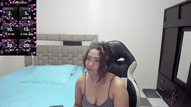 gabrielaponce11 online show from May 5, 2026, 1:36 pm