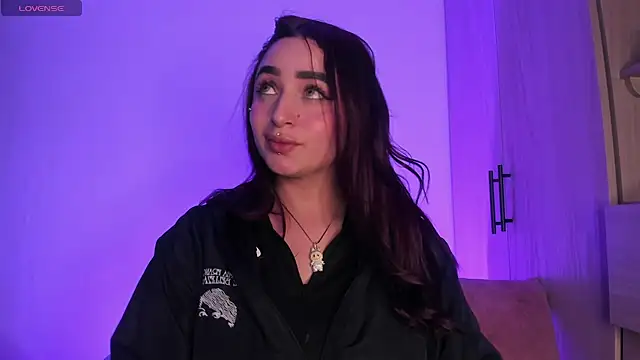 Snapshot of scarlett_Collinss chatting on November 26, 2025, 5:29 am scarlett Collinss online show from November 26, 2025, 5:29 am