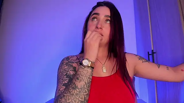 scarlett Collinss online show from December 17, 2025, 3:33 am