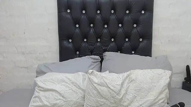 Snapshot of GlowGoddessxx chatting on December 23, 2025, 10:03 am GlowGoddessxx online show from December 23, 2025, 10:03 am