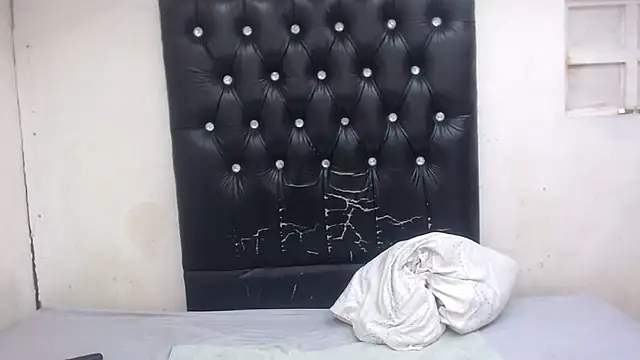 Snapshot of GlowGoddessxx chatting on March 12, 2026, 6:01 pm GlowGoddessxx online show from March 12, 2026, 6:01 pm