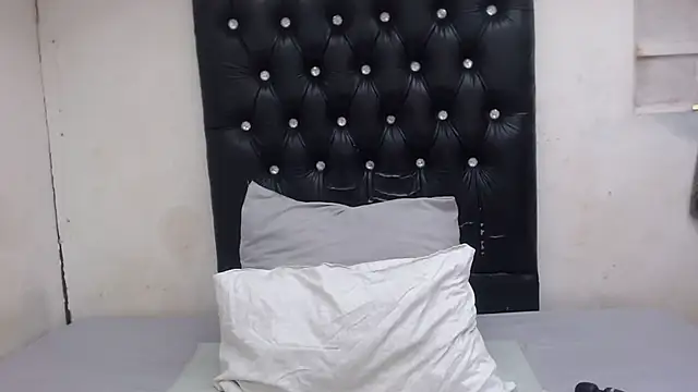 Snapshot of GlowGoddessxx chatting on February 23, 2026, 5:30 am GlowGoddessxx online show from February 23, 2026, 5:30 am