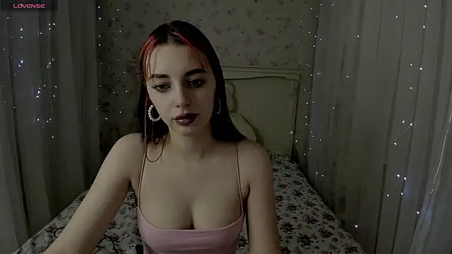 Leia Moreno online show from October 5, 2025, 3:30 am