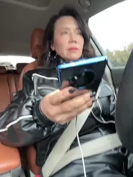 anna yngs online show from November 12, 2025, 7:45 am