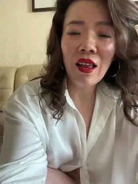 anna yngs online show from June 4, 2026, 3:33 am