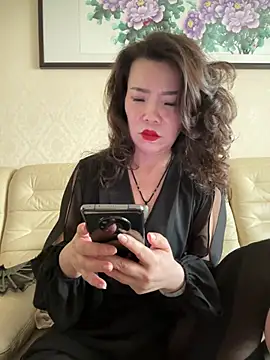 Snapshot of anna_yngs chatting on June 24, 2026, 6:34 am anna yngs online show from June 24, 2026, 6:34 am