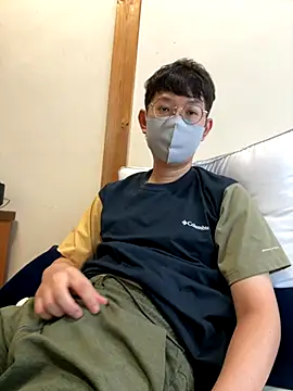 tom19899q online show from September 15, 2025, 8:26 am