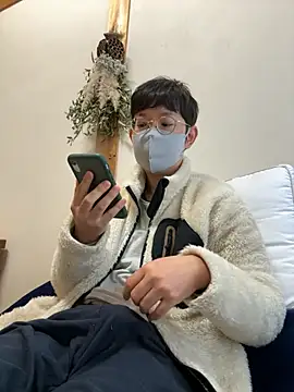 tom19899q online show from November 21, 2025, 9:58 pm