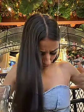 Snapshot of -juicy_ chatting on April 4, 2026, 10:49 pm -juicy online show from April 4, 2026, 10:49 pm