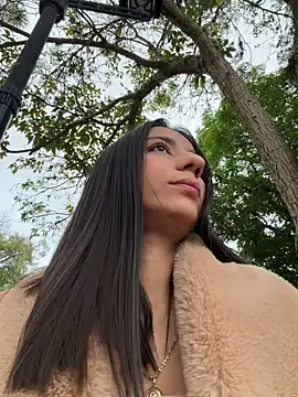 -juicy  online show from March 5, 2026, 10:48 pm