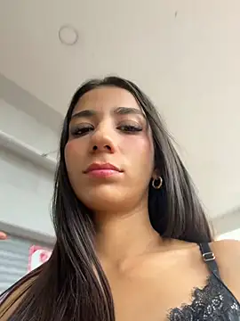 Snapshot of -juicy_ chatting on May 3, 2026, 9:40 pm -juicy online show from May 3, 2026, 9:40 pm