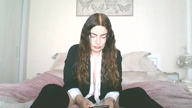 EllaKent online show from February 1, 2026, 10:13 am