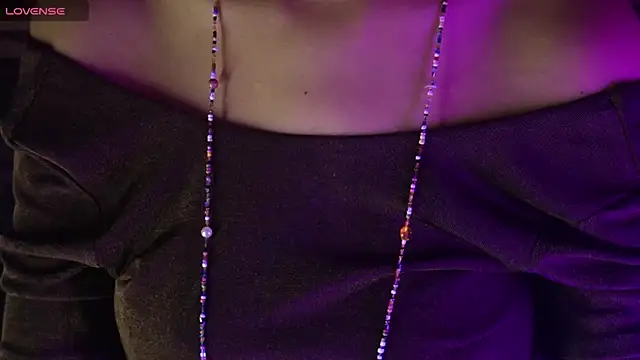 Snapshot of NidhiChandra chatting on November 17, 2025, 2:10 pm NidhiChandra online show from November 17, 2025, 2:10 pm