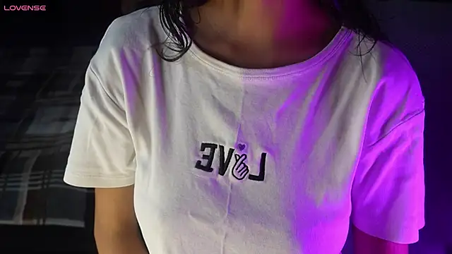 Snapshot of NidhiChandra chatting on October 13, 2025, 1:02 pm NidhiChandra online show from October 13, 2025, 1:02 pm