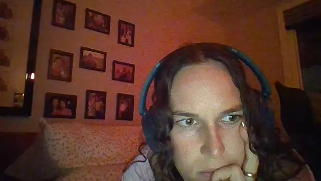 Snapshot of forbiddenbabygirl chatting on November 4, 2025, 4:38 am forbiddenbabygirl online show from November 4, 2025, 4:38 am