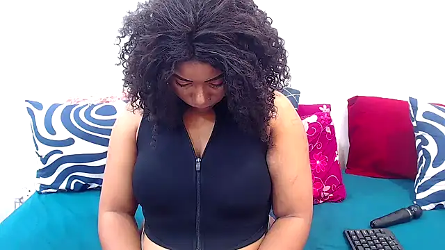 AfricanQueenxx40 online show from November 7, 2025, 5:56 am