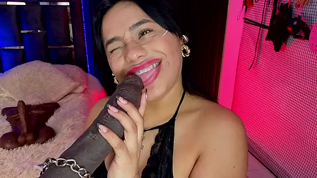 Issafoxx online show from March 12, 2026, 12:09 pm