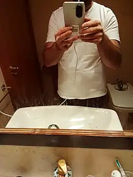 Snapshot of manchego85 chatting on October 9, 2025, 10:32 pm manchego85 online show from October 9, 2025, 10:32 pm