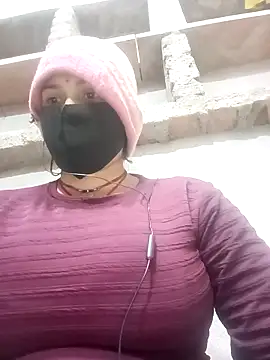 USER-MAYA online show from December 5, 2025, 4:27 pm