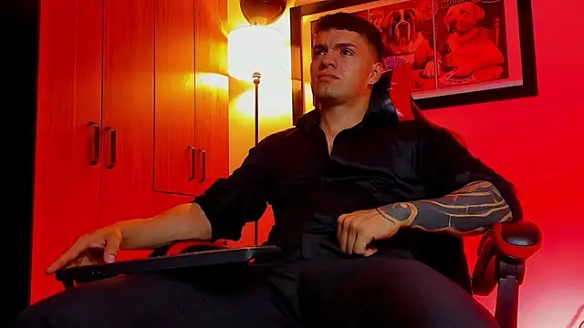 ALPHA DOMINUS  online show from November 26, 2025, 4:01 am