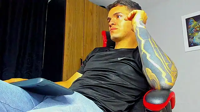 Snapshot of ALPHA_DOMINUS_ chatting on October 7, 2025, 3:24 pm ALPHA DOMINUS online show from October 7, 2025, 3:24 pm