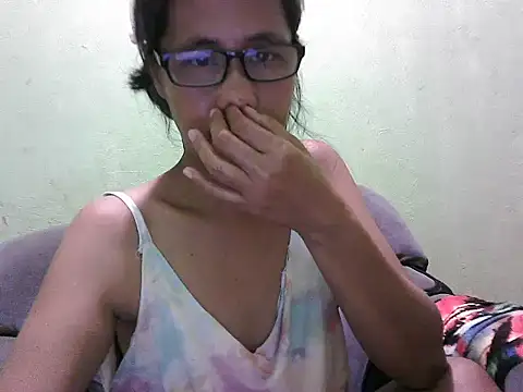 Snapshot of HotLadyPinay32 chatting on March 5, 2026, 10:23 am HotLadyPinay32 online show from March 5, 2026, 10:23 am