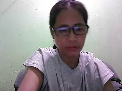 Snapshot of HotLadyPinay32 chatting on March 21, 2026, 10:24 pm HotLadyPinay32 online show from March 21, 2026, 10:24 pm