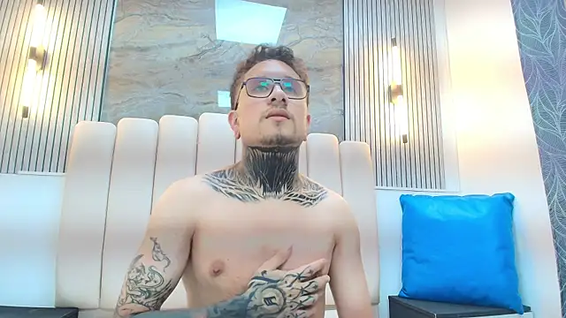 RavenandCody online show from November 18, 2025, 3:43 am