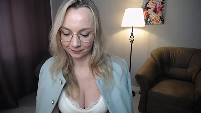 Snapshot of Ava_Elior chatting on May 11, 2026, 2:45 pm Ava Elior online show from May 11, 2026, 2:45 pm