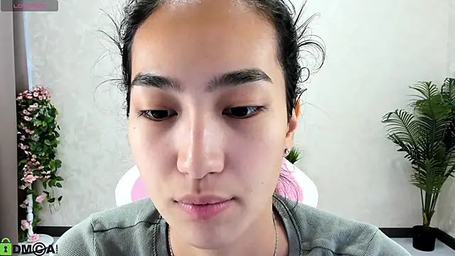 FlirtyAura online show from October 7, 2025, 3:51 am