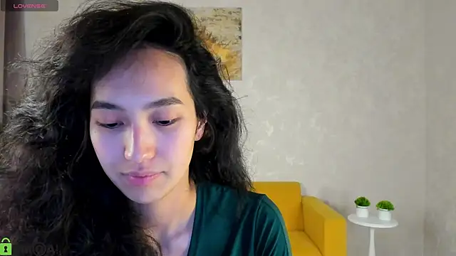 FlirtyAura online show from April 27, 2026, 11:52 am