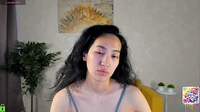 FlirtyAura online show from April 25, 2026, 3:42 am