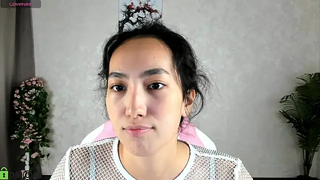 FlirtyAura online show from November 2, 2025, 7:57 am