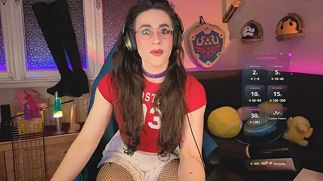 Zesty Peach online show from May 6, 2026, 12:25 am