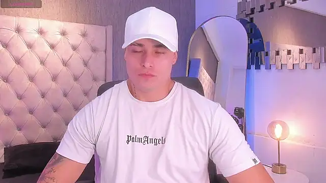 connorsmiith online show from May 4, 2026, 11:51 pm