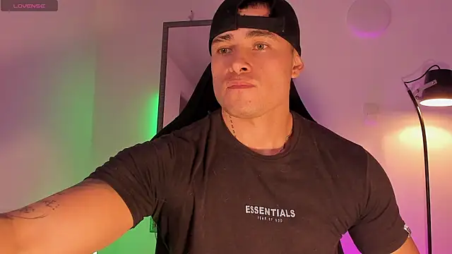 connorsmiith online show from June 14, 2026, 2:24 am