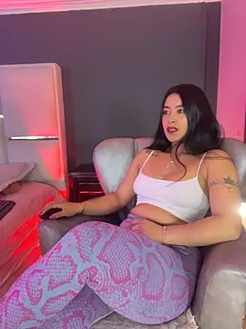 BellaFernandez   online show from June 25, 2026, 1:05 pm
