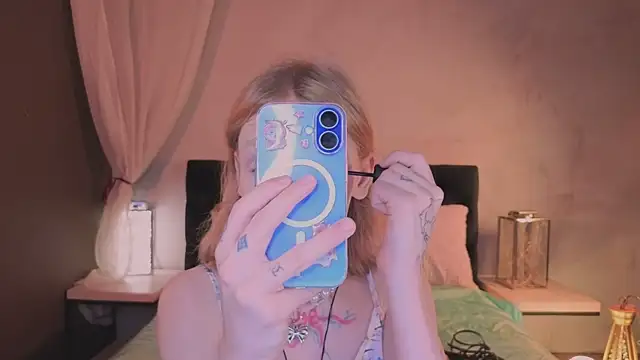 Snapshot of BarbieRichy chatting on November 13, 2025, 12:42 pm BarbieRichy online show from November 13, 2025, 12:42 pm