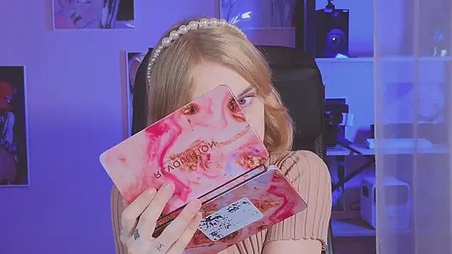 Snapshot of BarbieRichy chatting on October 10, 2025, 5:19 am BarbieRichy online show from October 10, 2025, 5:19 am