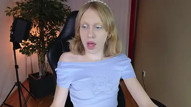 Snapshot of BarbieRichy chatting on October 16, 2025, 6:32 am BarbieRichy online show from October 16, 2025, 6:32 am